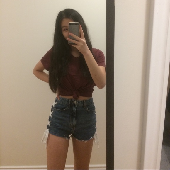 H&M HIGH-WAISTED LACE UP DENIM SHORTS - Picture 2 of 8